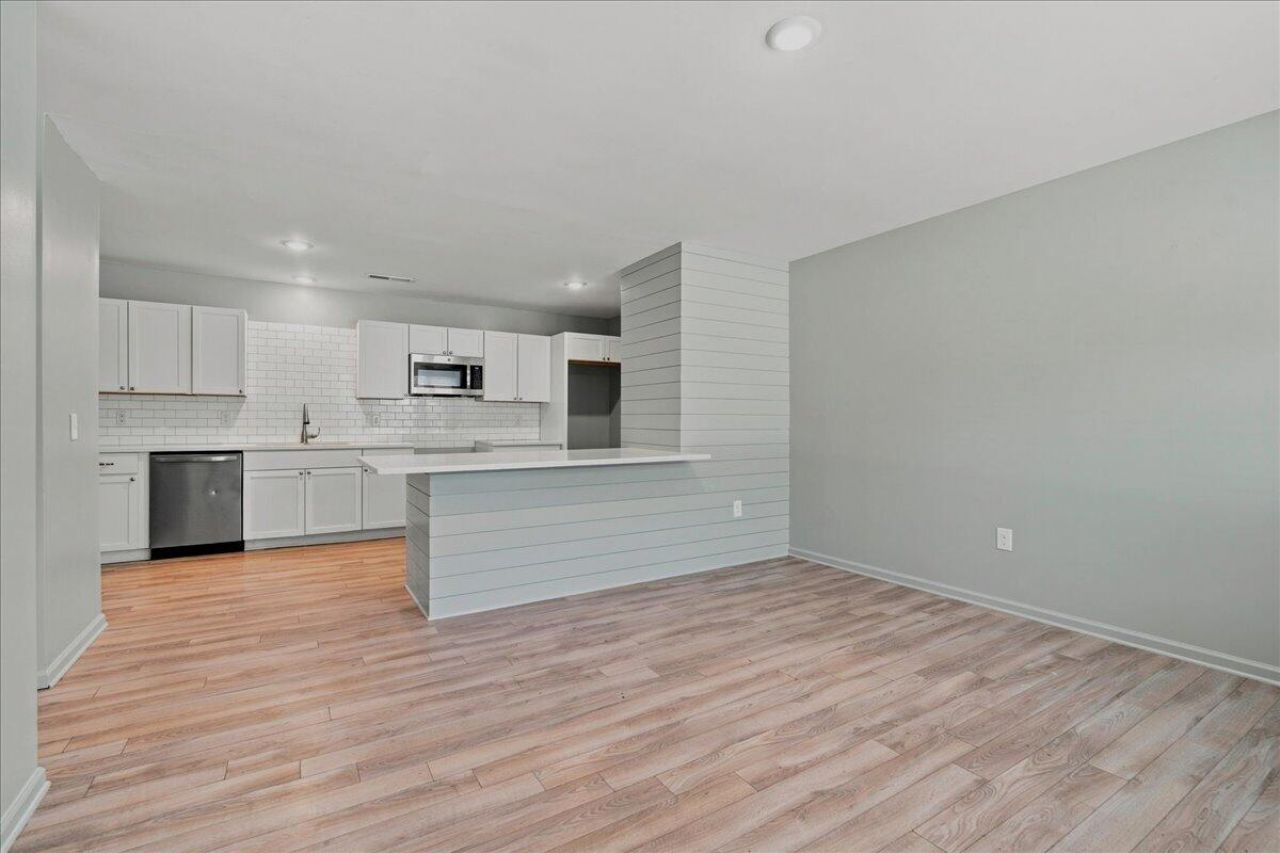 301 Laurel Avenue Photo 9
