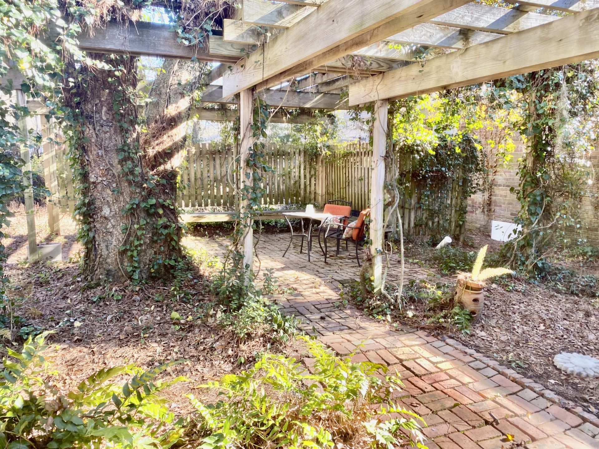 304 Greenbay Street Photo 13