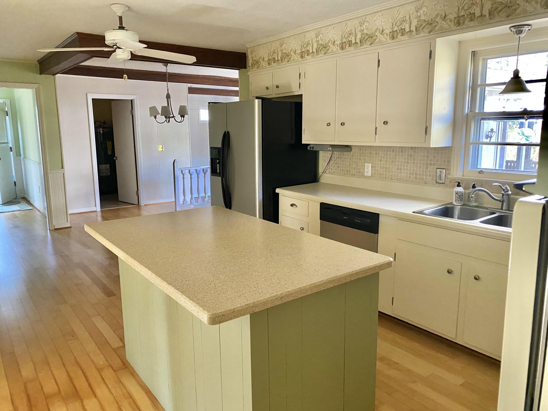 304 Greenbay Street Photo 6