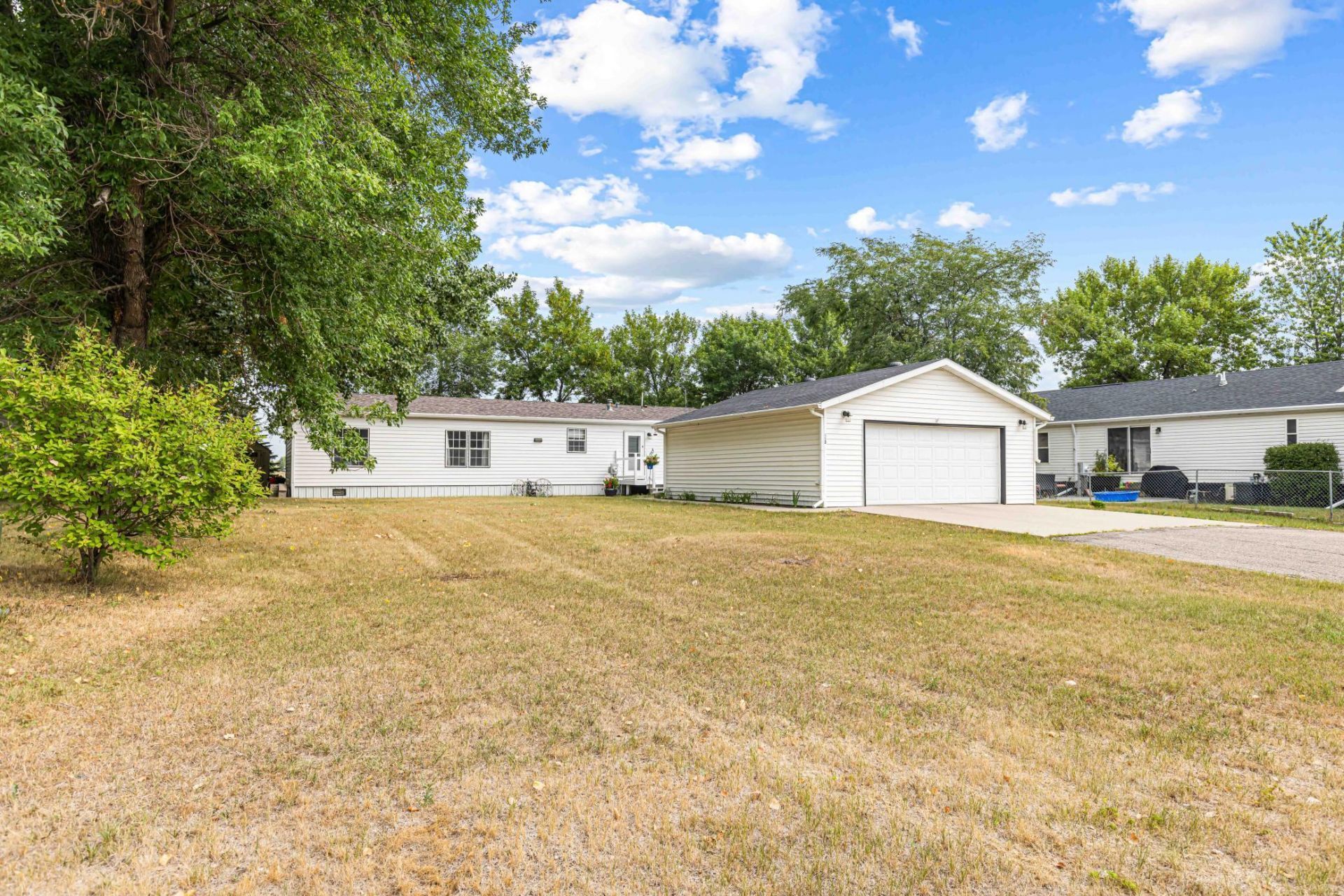 403 11th Avenue Nw, West Fargo, ND 58078 Main Photo