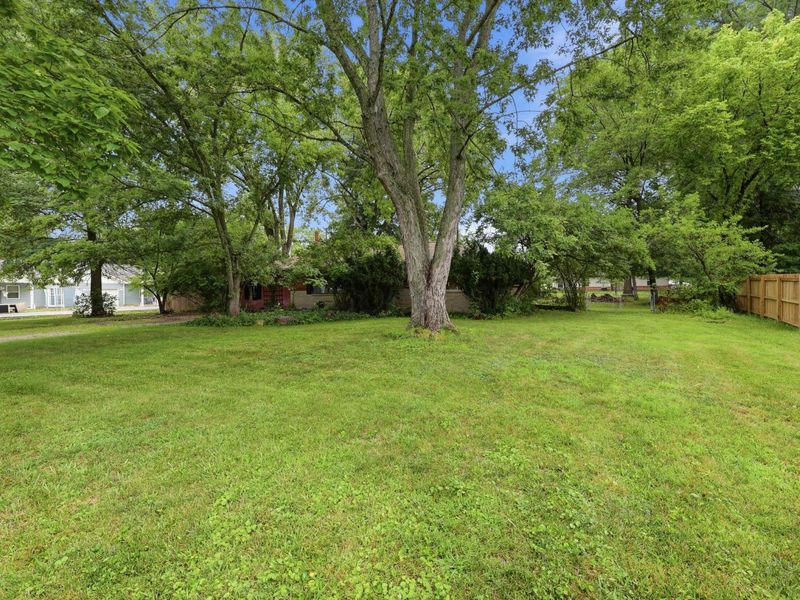 1310 Manor Drive , Columbus, OH 43232 Photo 2