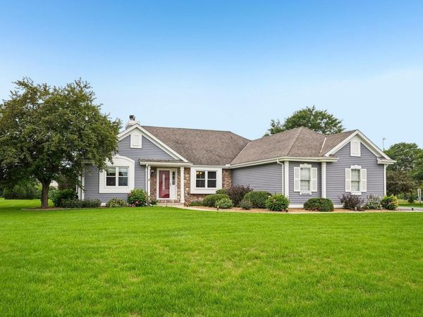 N64W13863 Cobblestone DRIVE, Menomonee Falls, WI 53051