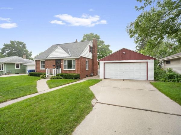 1121 2nd AVENUE, Grafton, WI 53024
