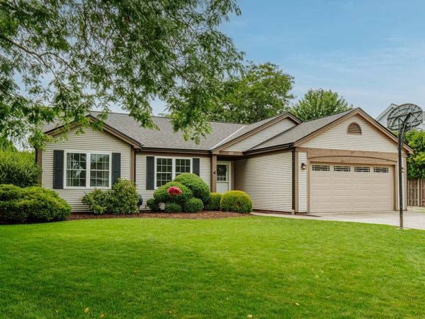 605 E Quail RUN, Oak Creek, WI 53154