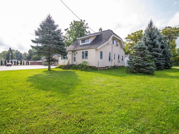716 Glacier ROAD, Pewaukee, WI 53072