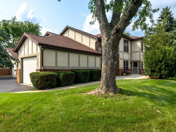8110 S Forest Hills CIRCLE, Franklin, WI 53132