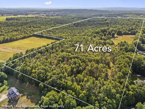 19 Schacht Lane, Gardiner, ME 04345