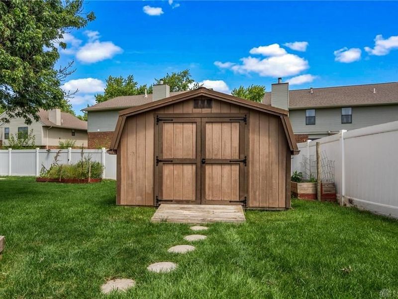 8477 Doe Run Place, Huber Heights, OH 45424 Photo 37