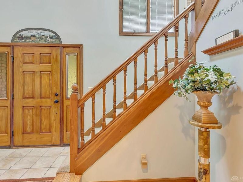 570 Rustic Trail, Beavercreek, OH 45434 Photo 8