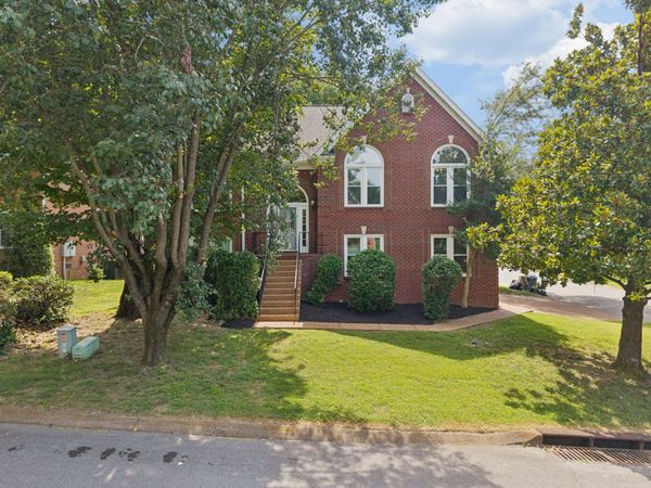 5301 Mast Pt , Hermitage, TN 37076