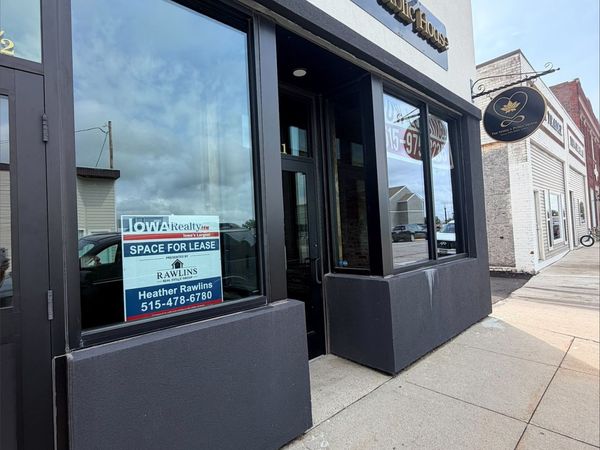 211 N 2nd Avenue W, Newton, IA 50208