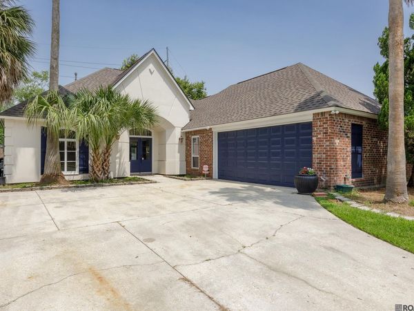 10417 Oakline Dr, Baton Rouge, LA 70809