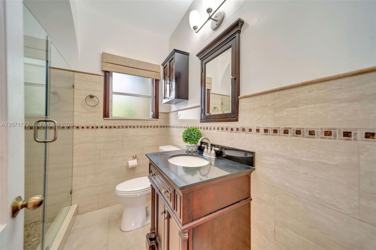 3431 SW 25th St, Miami, FL 33133 Photo