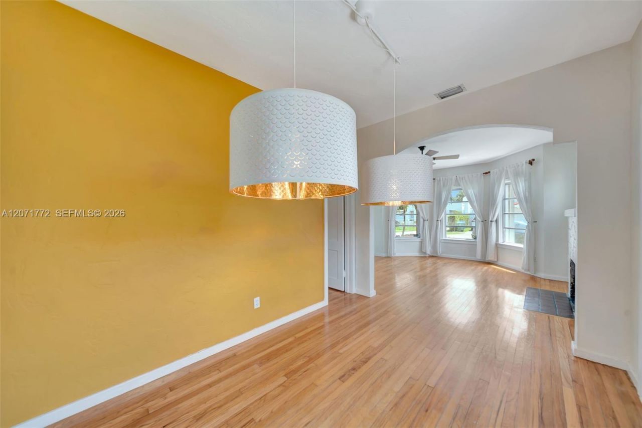 3431 SW 25th St, Miami, FL 33133 Photo