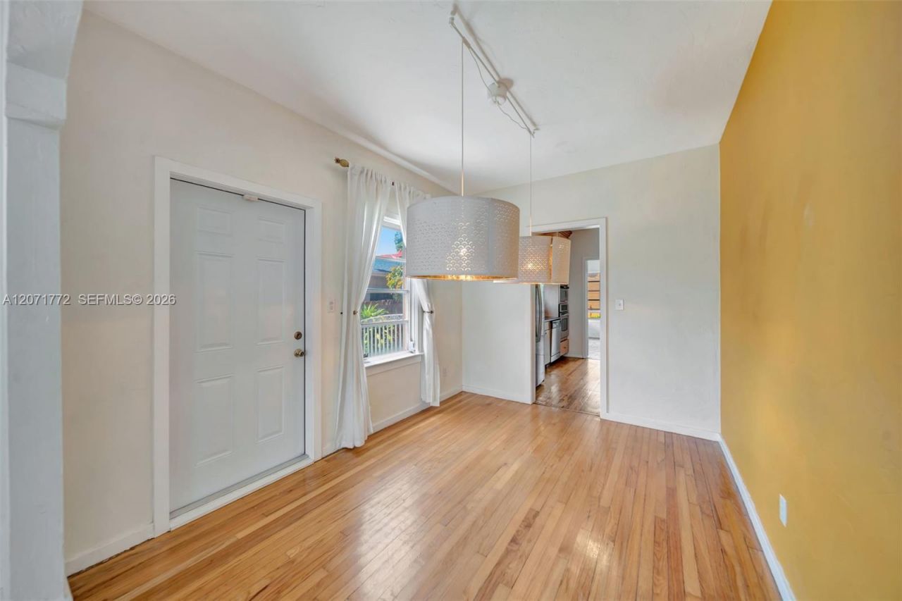 3431 SW 25th St, Miami, FL 33133 Photo