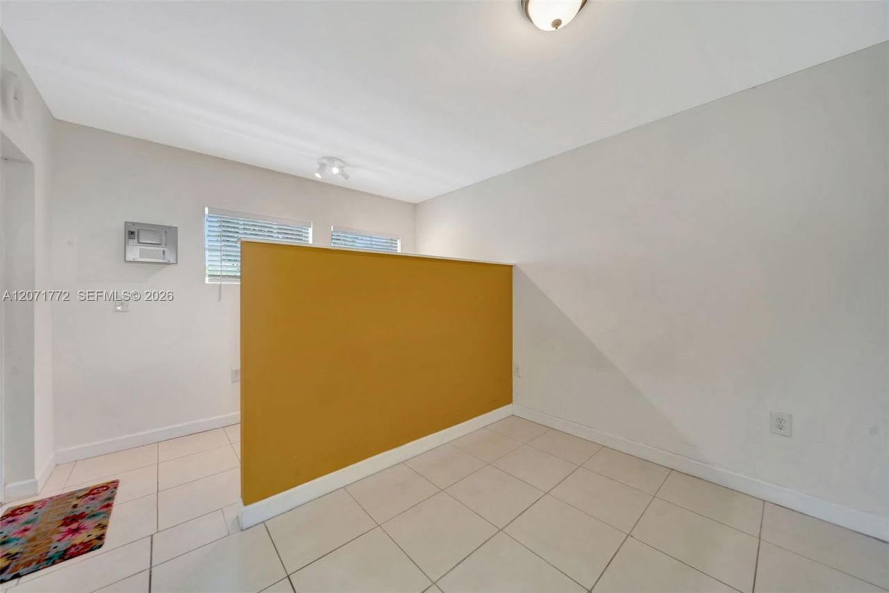 3431 SW 25th St, Miami, FL 33133 Photo