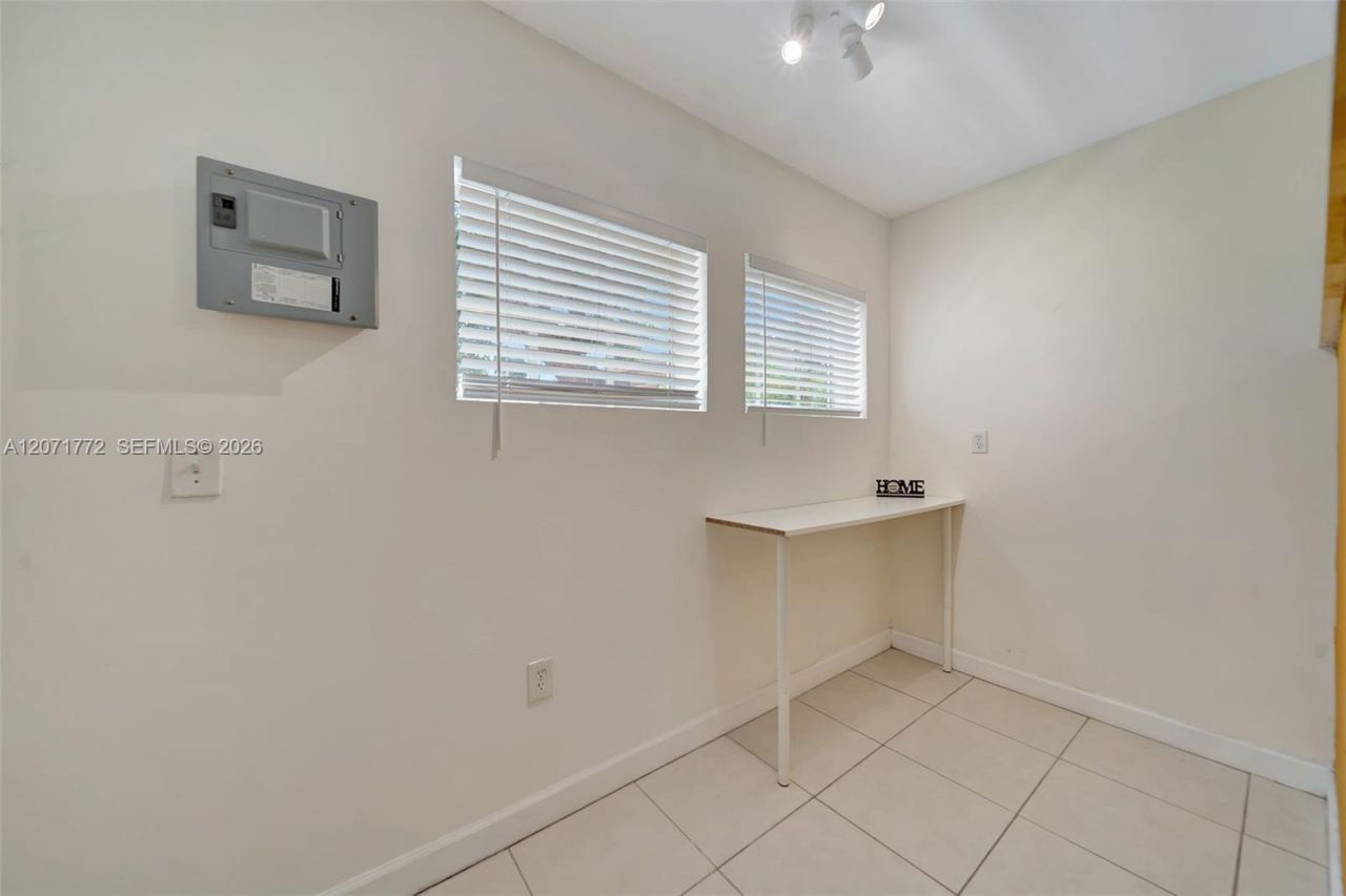 3431 SW 25th St, Miami, FL 33133 Photo