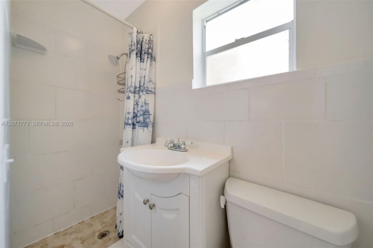 3431 SW 25th St, Miami, FL 33133 Photo