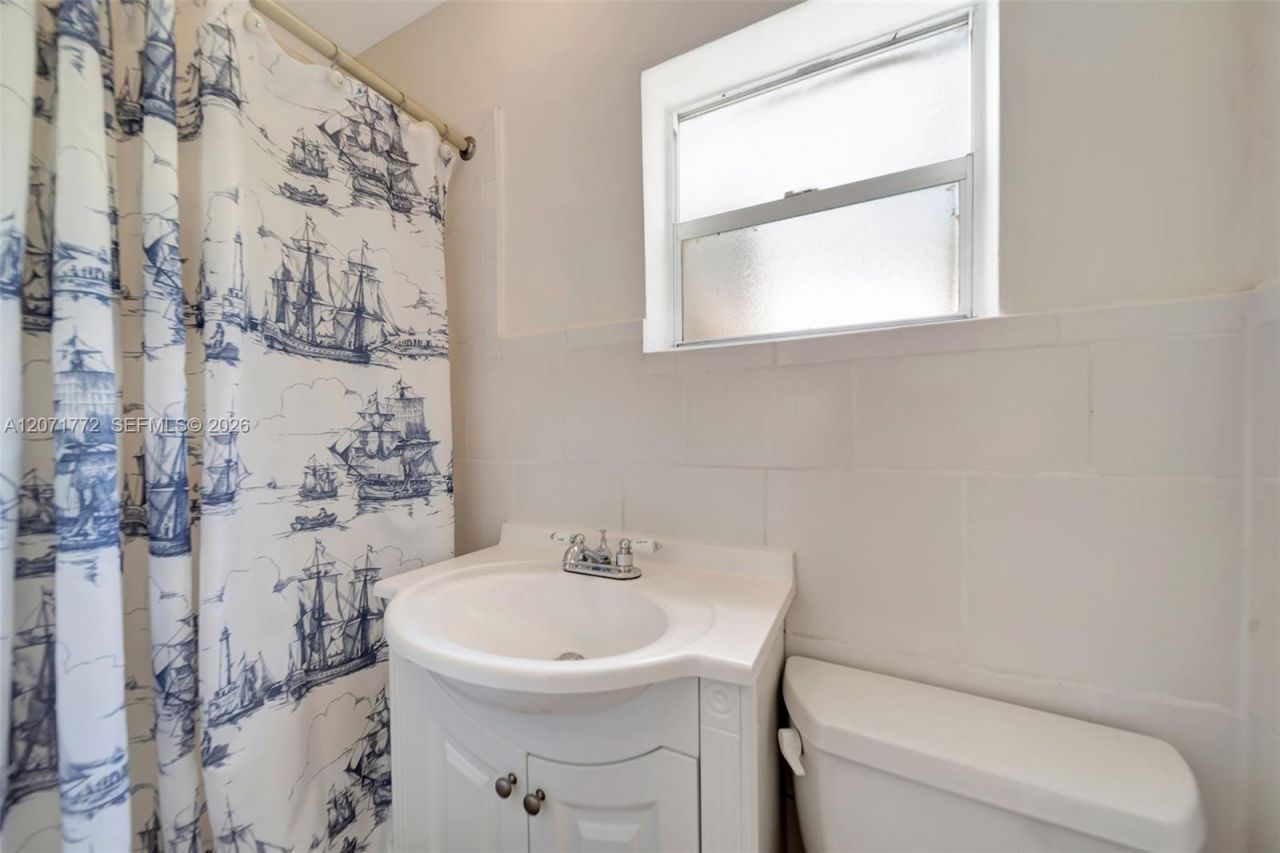 3431 SW 25th St, Miami, FL 33133 Photo