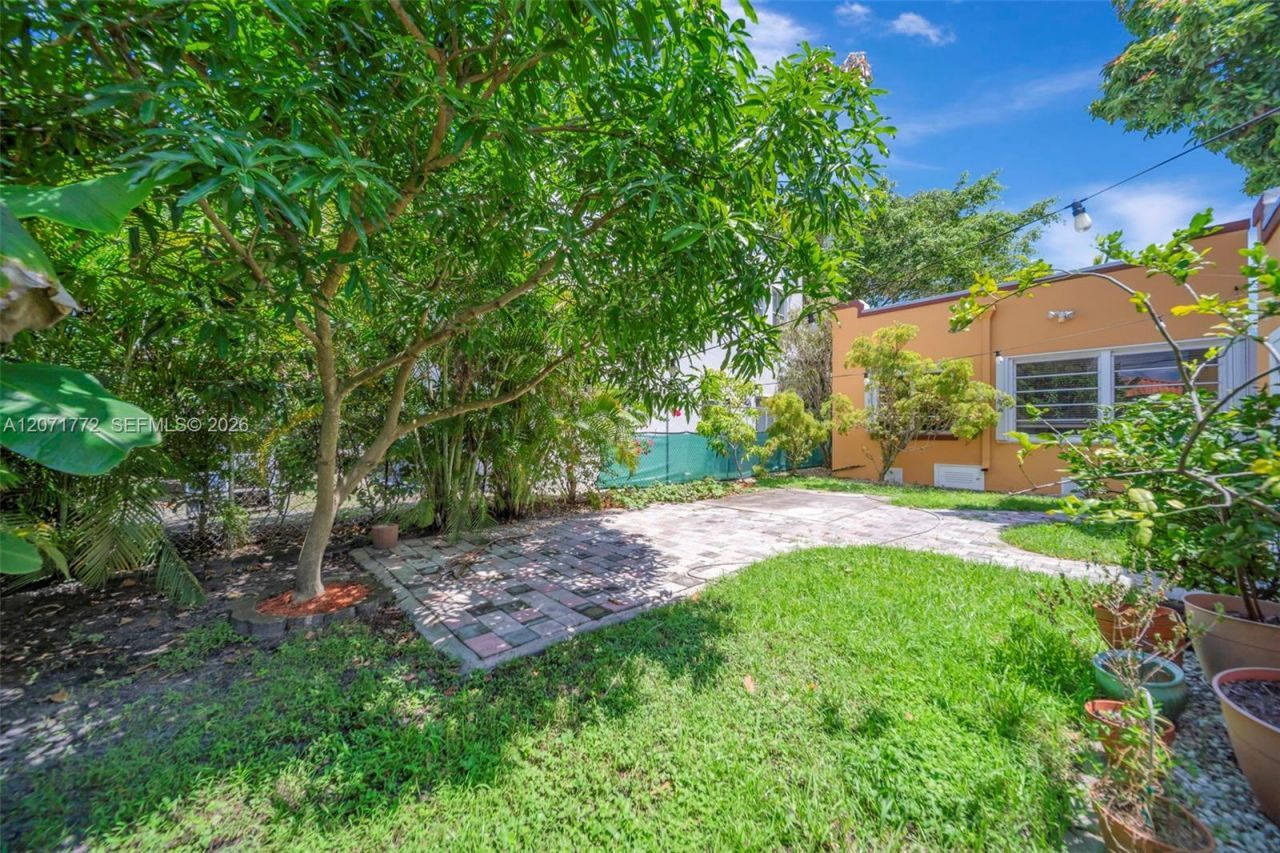 3431 SW 25th St, Miami, FL 33133 Photo
