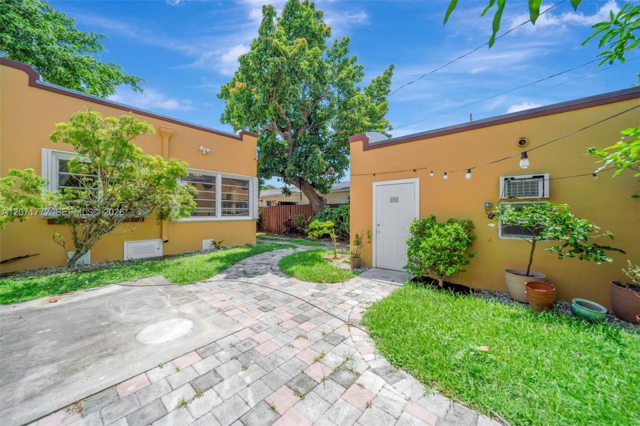 3431 SW 25th St, Miami, FL 33133 Photo