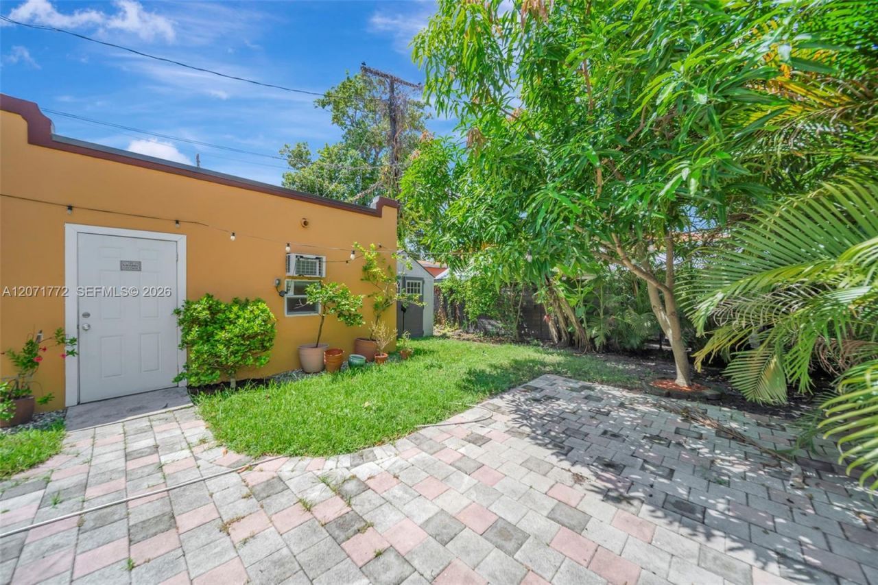 3431 SW 25th St, Miami, FL 33133 Photo