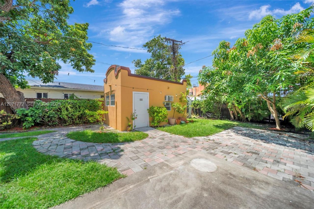 3431 SW 25th St, Miami, FL 33133 Photo