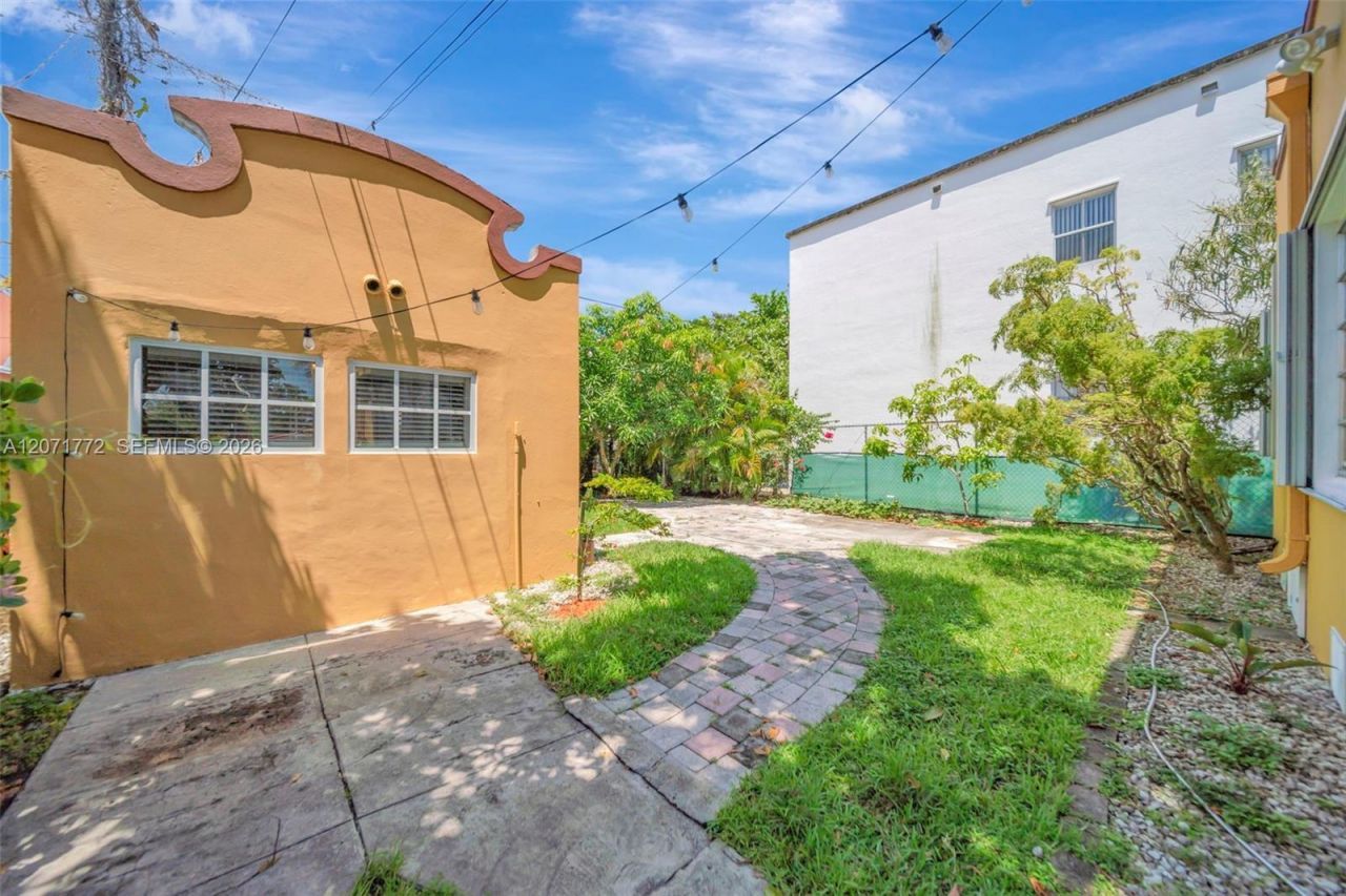3431 SW 25th St, Miami, FL 33133 Photo