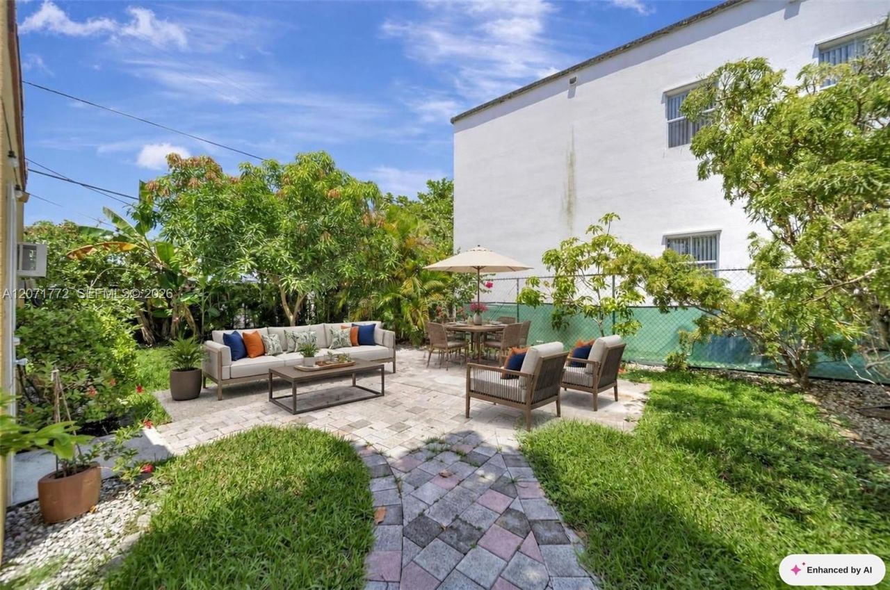 3431 SW 25th St, Miami, FL 33133 Photo