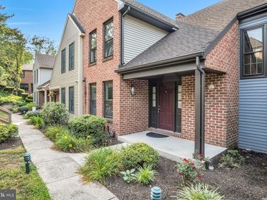 1127 WICKLOW COURT, HUMMELSTOWN, PA 17036