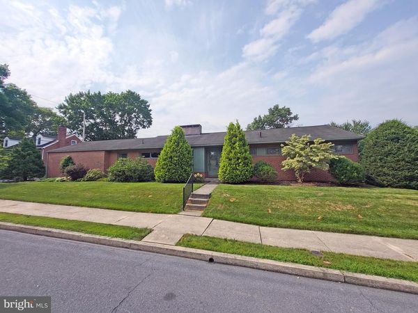 910 NELSON STREET, CHAMBERSBURG, PA 17201