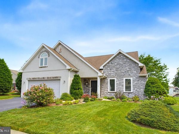 821 CAMBRIDGE DRIVE, MANHEIM, PA 17545
