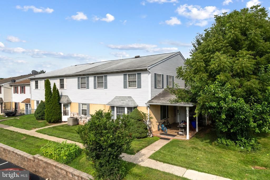 1709 WHITPAIN HILLS, BLUE BELL, PA 19422