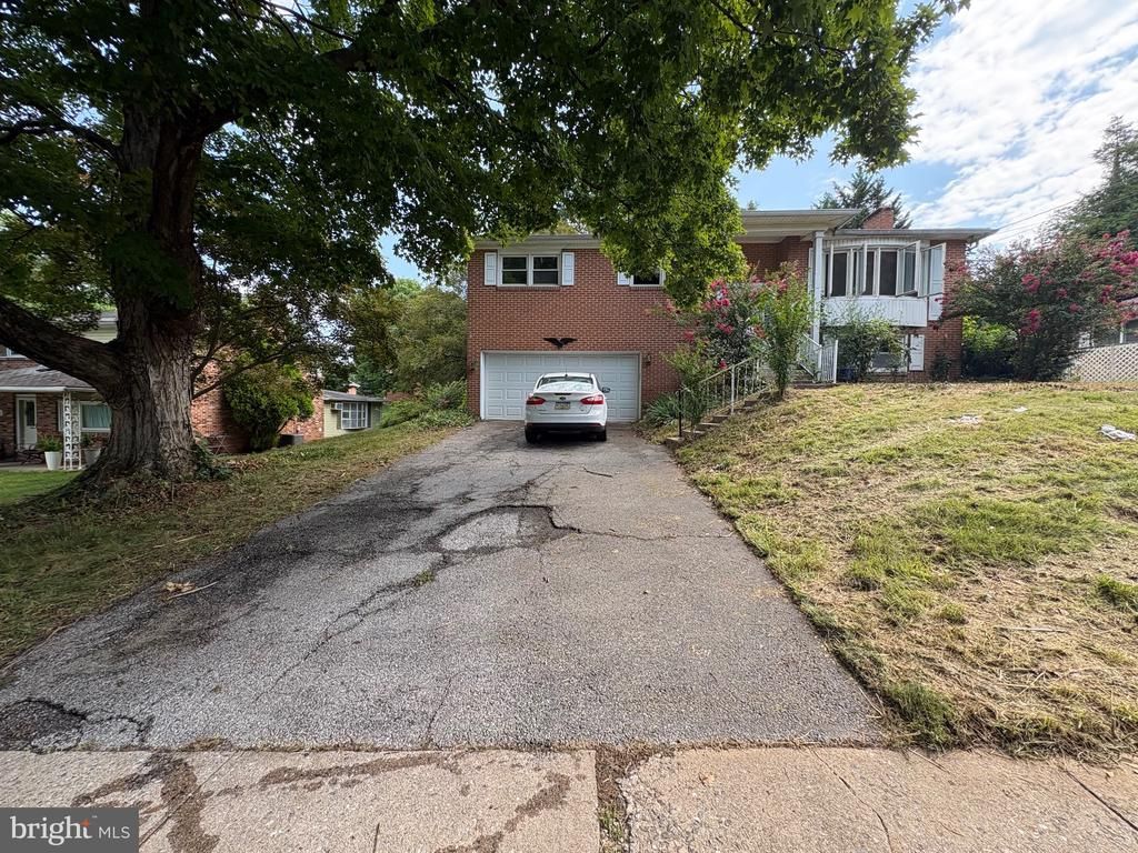 2575 Cambridge Road, York, PA 17402 Main Photo