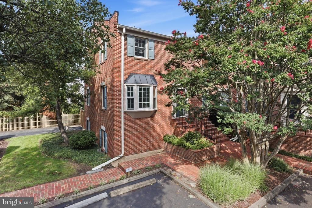 2133 N Lincoln Street, Arlington, VA 22207 Main Photo