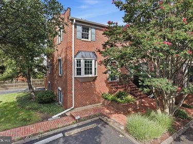 2133 N LINCOLN STREET, ARLINGTON, VA 22207