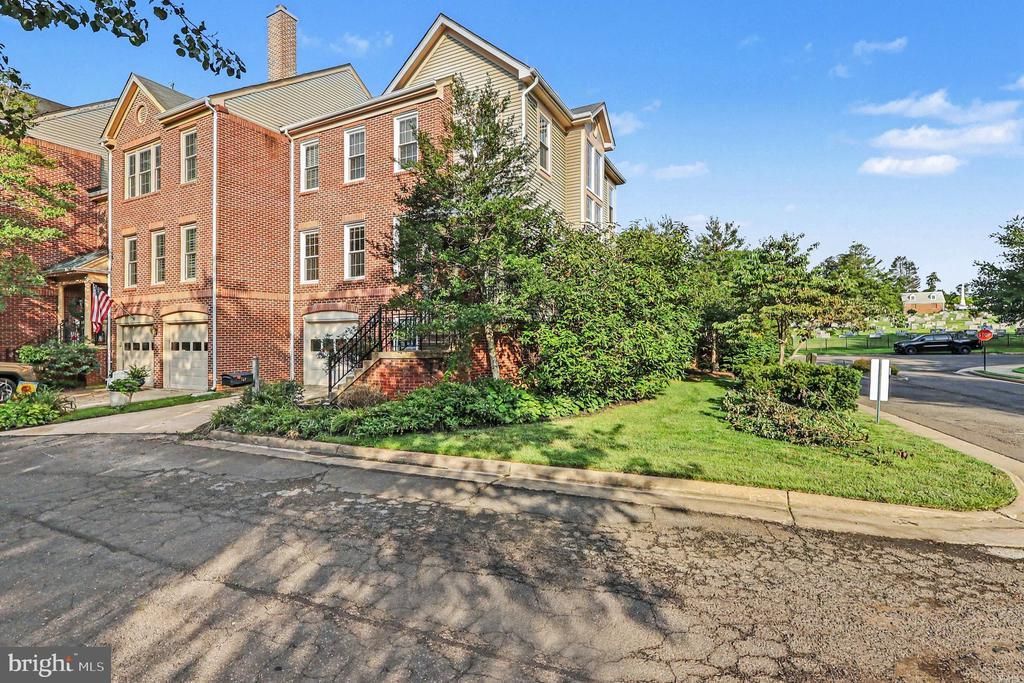 102 Mosby Circle, Warrenton, VA 20186 Main Photo