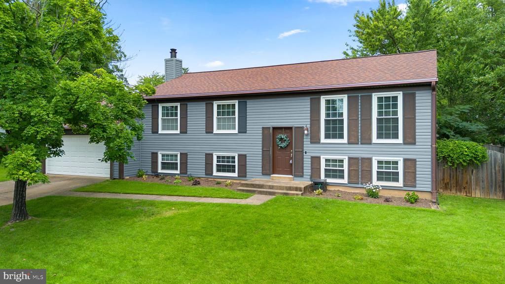 1236 Summerfield Drive, Herndon, VA 20170 Main Photo