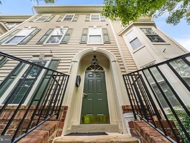 8850 ASHGROVE HOUSE LANE, Unit 101, VIENNA, VA 22182