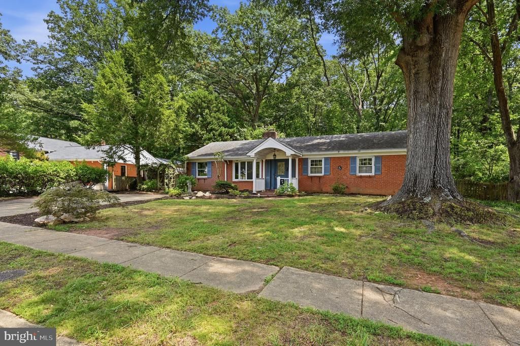 6702 Harwood Place, Springfield, VA 22152 Main Photo