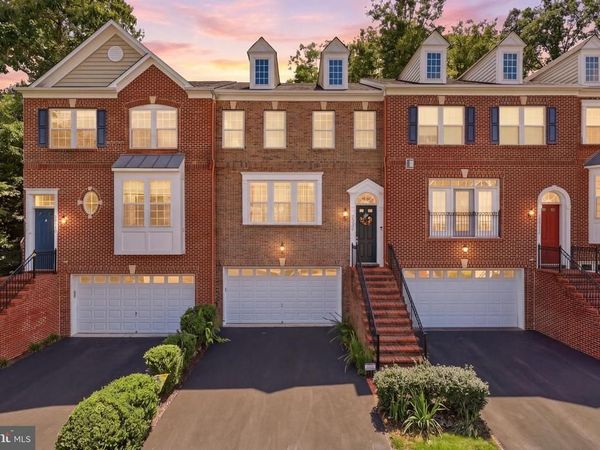 20200 CENTER BROOK SQUARE, STERLING, VA 20165