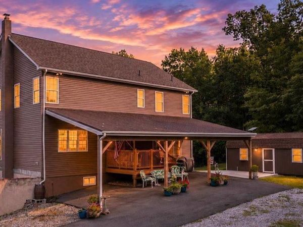 460 ROYS LANE, HEDGESVILLE, WV 25427