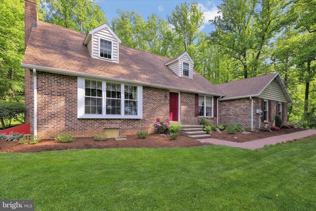 10 PEBBLEBROOK LANE, MOHNTON, PA 19540