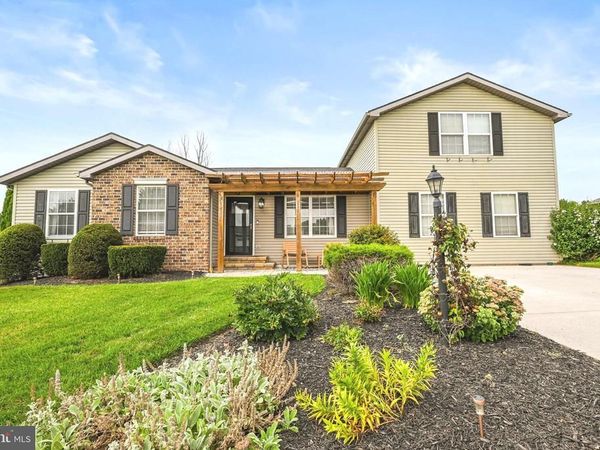 41 BUGLER DRIVE, NEW OXFORD, PA 17350
