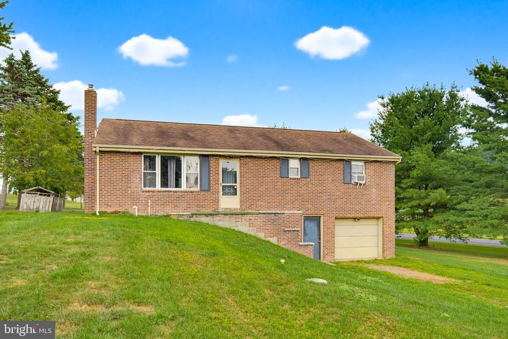 211 KOCHER LANE, ELIZABETHVILLE, PA 17023