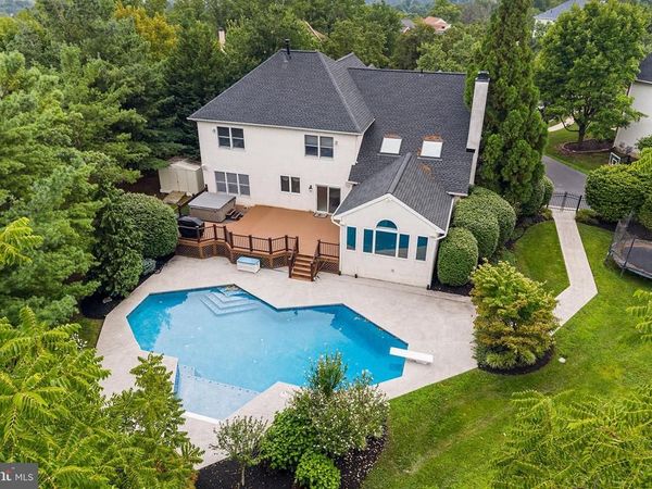 2111 PEREGRINE CIRCLE, AUDUBON, PA 19403