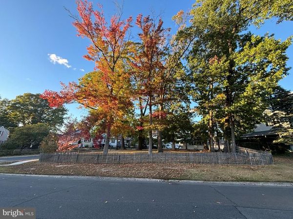 211 W HOLLY AVENUE, OAKLYN, NJ 08107