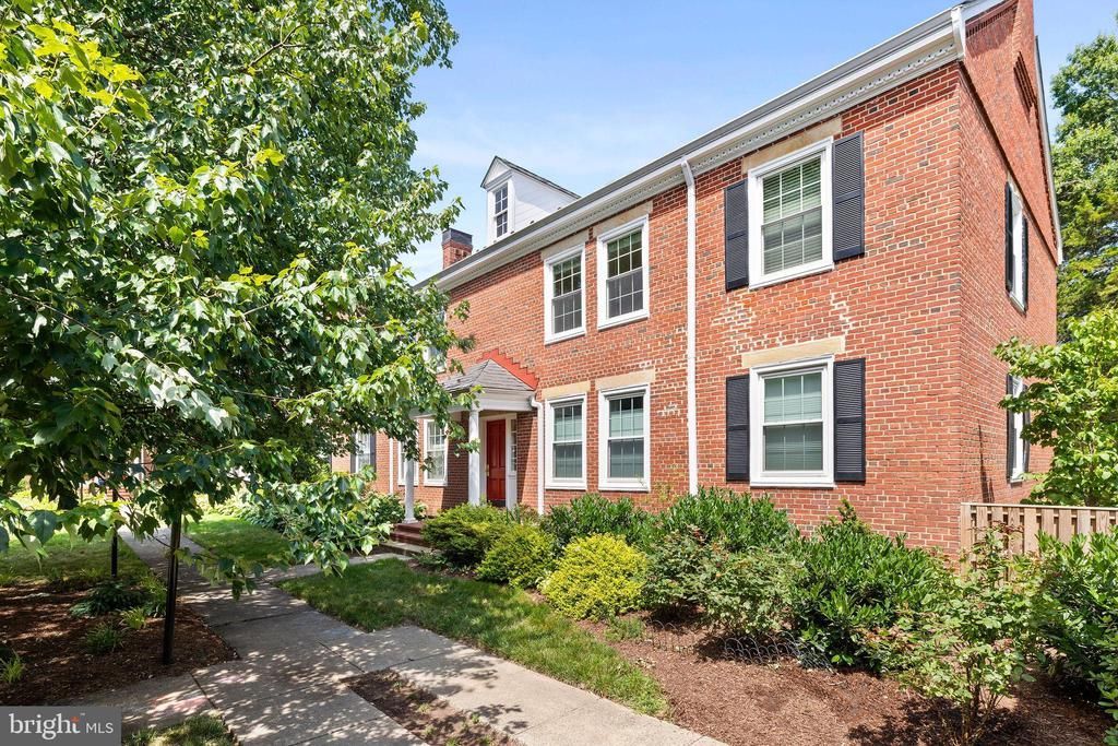 3441 S Stafford Street, Unit B2, Arlington, VA 22206 Main Photo