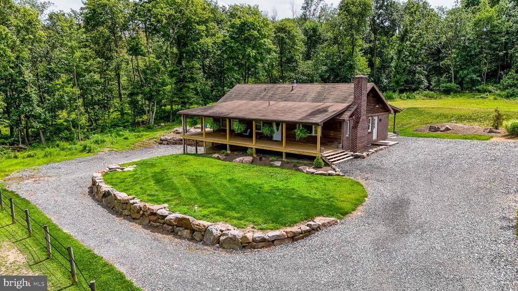1309 CHESTNUT HILL ROAD, MORGANTOWN, PA 19543