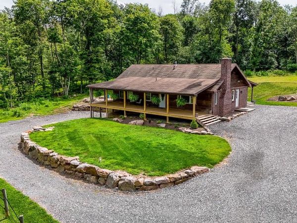 1309 CHESTNUT HILL ROAD, MORGANTOWN, PA 19543
